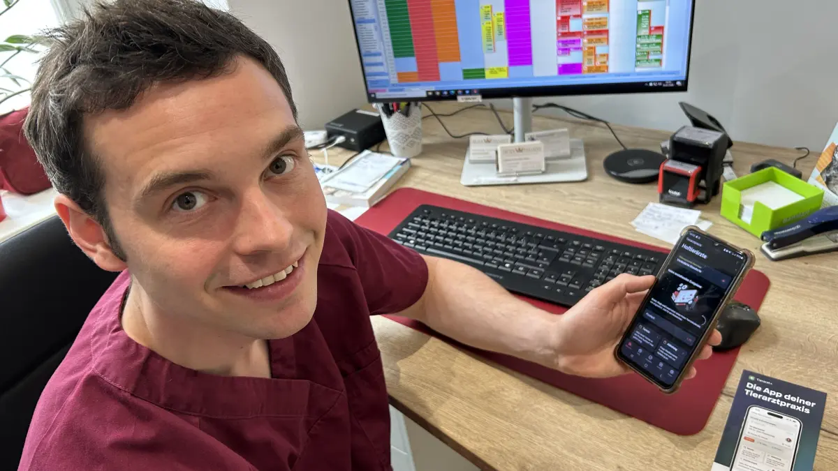 Tierarzt Jo Thießen von den Hoftierärzten setzt in seinen Praxen in Neuruppin, Wittstock, Kyritz und Pritzwalk auf die Patienten-App und Künstliche Intelligent (KI).