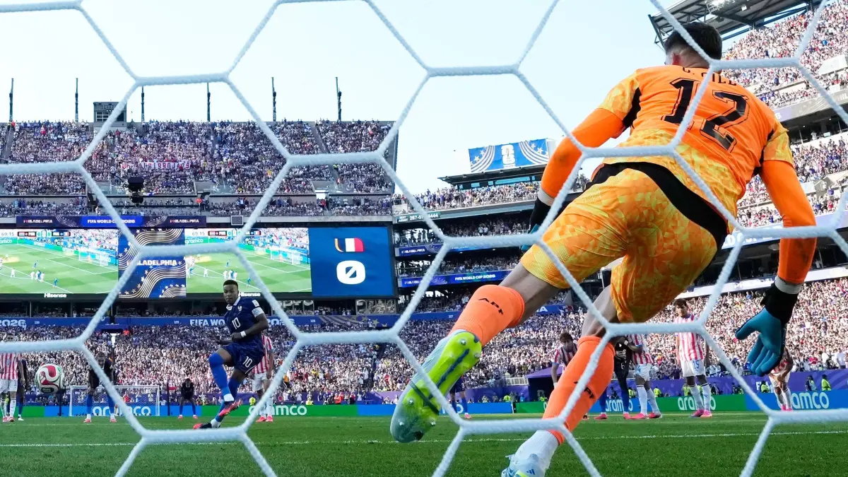 WM 2026 - Paraguay - Frankreich: 04.07.2026, USA, Philadelphia: Fußball, Männer, WM 2026, Paraguay - Frankreich, Finalrunde, Achtelfinale, Philadelphia-Stadion, Kylian Mbappé (Frankreich) jubelt nach seinem Tor zum 0:1. Foto: Matt Slocum/AP/dpa +++ dpa-Bildfunk +++