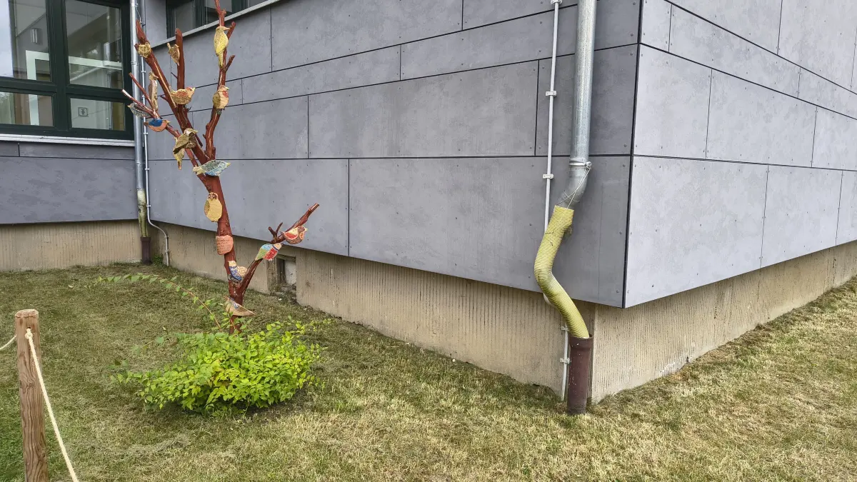 Trotz vieler Investitionen: an der Grundschule in Grüntal gibt es noch immer Sanierungsbedarf. In den Sommerferien wird an der Schule im Amt Biesenthal-Barnim wieder gebaut. Nach den Ferien wird es eine große Neuerung am Gebäude geben.