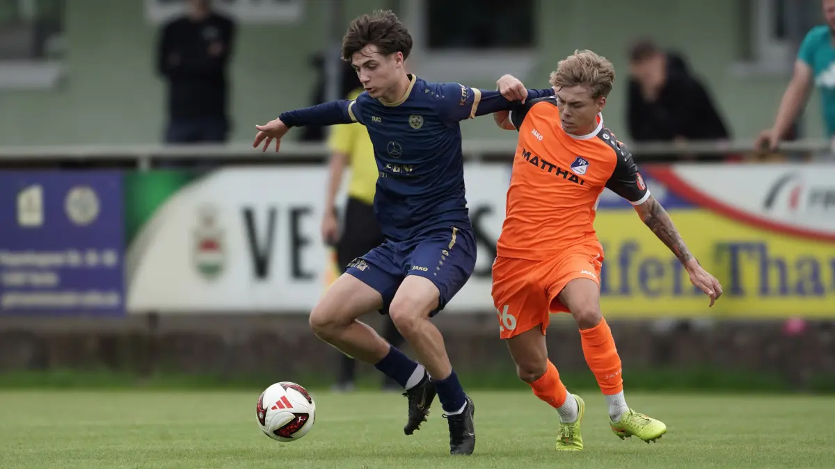 Fussball : Klosterfelde, Fussball Freundschaftsspiel / Saisonvorbereitung, Union Klosterfelde - VFB Krieschow, Jannes Latzke gegen Valentino Schubert
FOTO BENK 04.07.2026