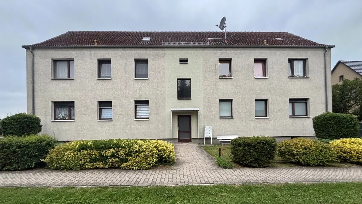 Die Wohnblöcke an der Ossendorfer Straße mit den Hausnummern 5,7 und 9 sollen verkauft werden