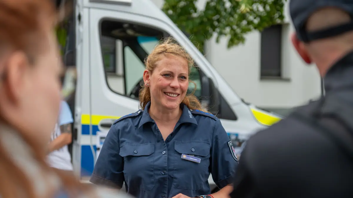 Besucher konnten sich am Stand der Sonderüberwachungsgruppe über die Überwachung des Schwerlastverkehrs und die Aufgaben der spezialisierten Polizeibeamten informieren.