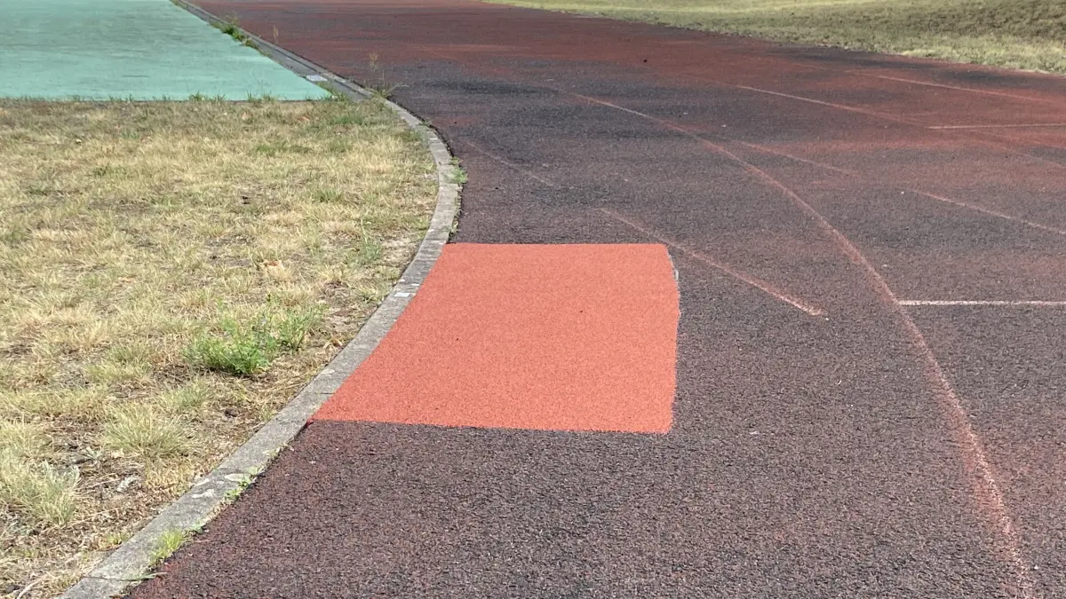 Repariert: Die Tartanbahn an der Edis Arena in Fürstenwalde ist ausgebessert worden.