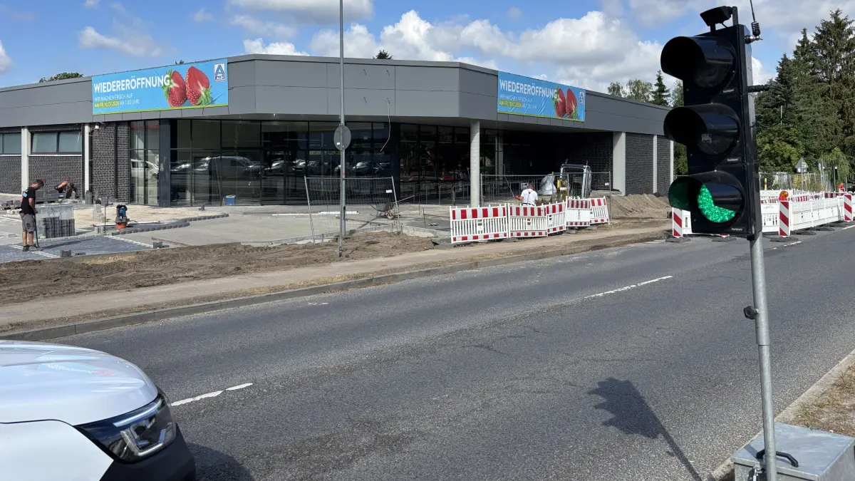 Startklar in Borgsdorf. Die neue Aldi-Filiale an der A10-Anschlussstelle Birkenwerder wird in wenigen Tagen eröffnet. Das bietet der neue Laden.