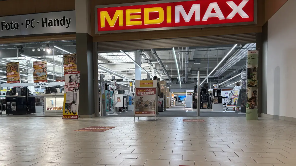 Vorbereitung für den Umzug: Medimax wird die Bahnhofs-Passage Bernau verlassen.