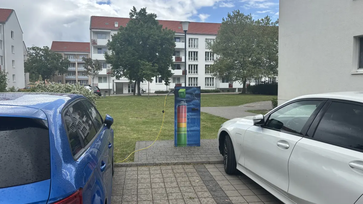 Ladesäule für Elektro-Autos im Quartier Friedensweg in Eisenhüttenstadt