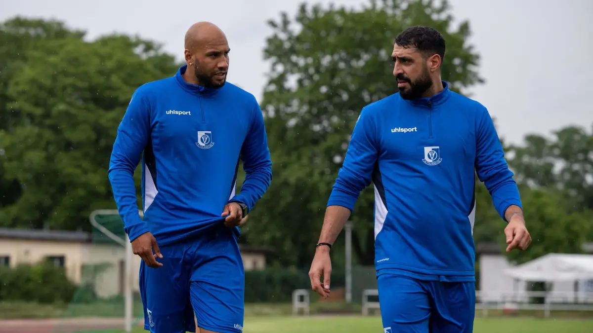 Training VSG Altglienicke 2026/27: Fußball, Herren, Saison 2026/2027, Regionalliga Nordost, VSG Altglienicke, Training, v. l. John Antony Brooks (VSG Altglienicke), Tolga Cigerci (VSG Altglienicke), 07.07. 2026, Foto: Matthias Koch