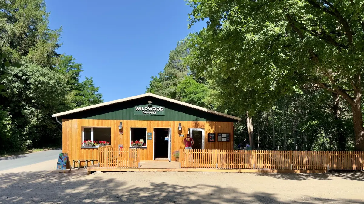 Campen in der Uckermark: Ein Campingplatz bei Lychen zeigt, wie schön das Urlauben direkt im Grünen sein kann.