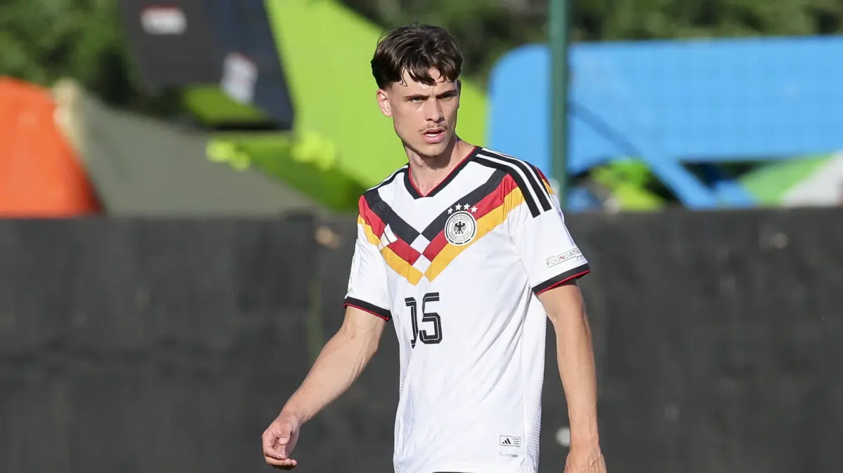 Ukraine v Germany - UEFA European Under-19 Championship 2026 Semi-final: Luca Erlein Germany schaut, UEFA European Under-19 Championship 2026 Semi-final, Ukraine v Germany, Racecourse Ground am 08. July 2026 in Wrexham, Vereinigtes Königreich. Foto von Marco Steinbrenner/DeFodi Images Luca Erlein Germany looks on, UEFA European Under-19 Championship 2026 Semi-final, Ukraine v Germany, Racecourse Ground, July 8, 2026 in Wrexham, United Kingdom. Photo by Marco Steinbrenner/DeFodi Images - *** Luca Erlein Germany watches, 2026 UEFA European Under-19 Championship Semifinal, Ukraine vs. Germany, Racecourse Ground on July 8, 2026, in Wrexham, United Kingdom Photo by Marco Steinbrenner DeFodi Images Luca Erlein of Germany looks on, UEFA European Under-19 Championship 2026 Semifinal, Ukraine vs. Germany, Racecourse Ground, July 8, 2026, in Wrexham, United Kingdom. Photo by Marco Steinbrenner, DeFodi Images