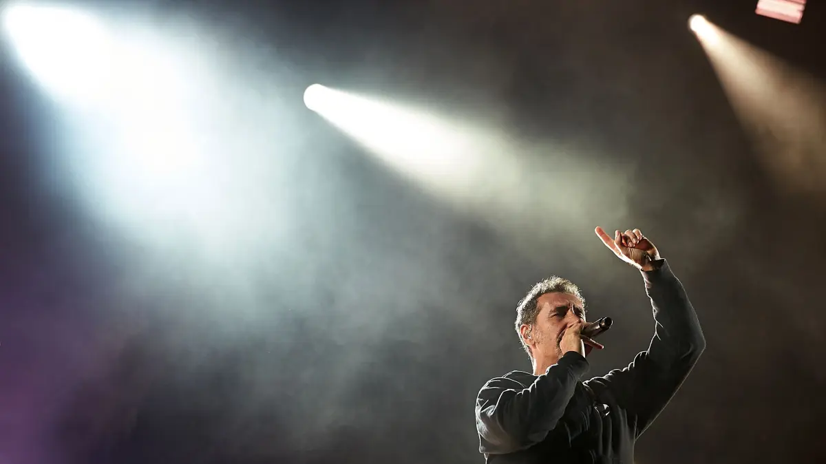 Seltener Gast auf deutschen Bühnen: Serj Tankian (hier 2017) spielt mit System of Down ein Konzert im Olympiastadion Berlin.
