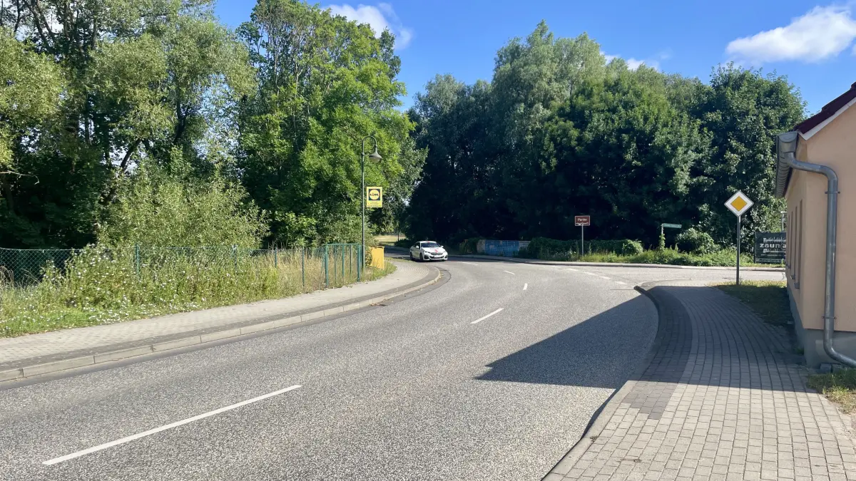An der Malzmühle mit Blick Richtung Bernau: Die Kreuzung gilt vielen als unübersichtlich. Jetzt soll erneut geprüft werden, ob dort wieder Tempo 30 angeordnet werden kann.