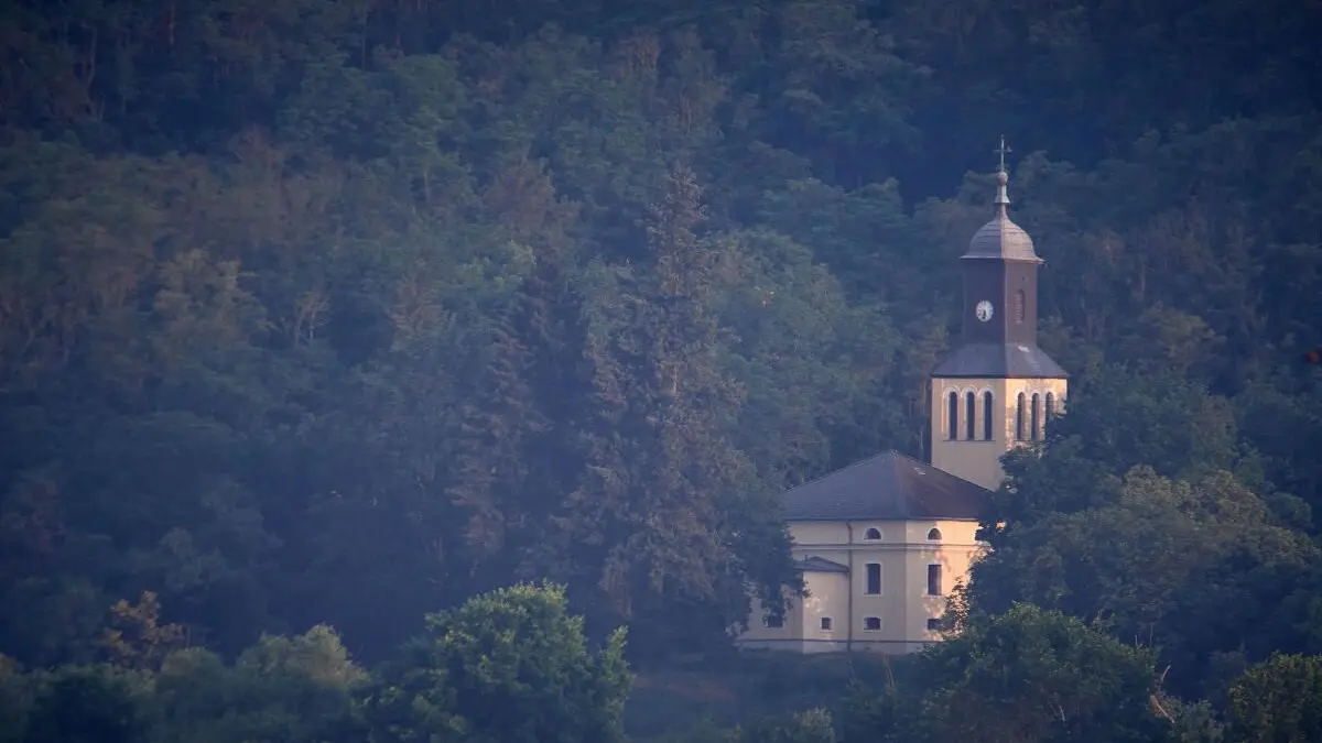Kirche Neutornow im Morgenlicht