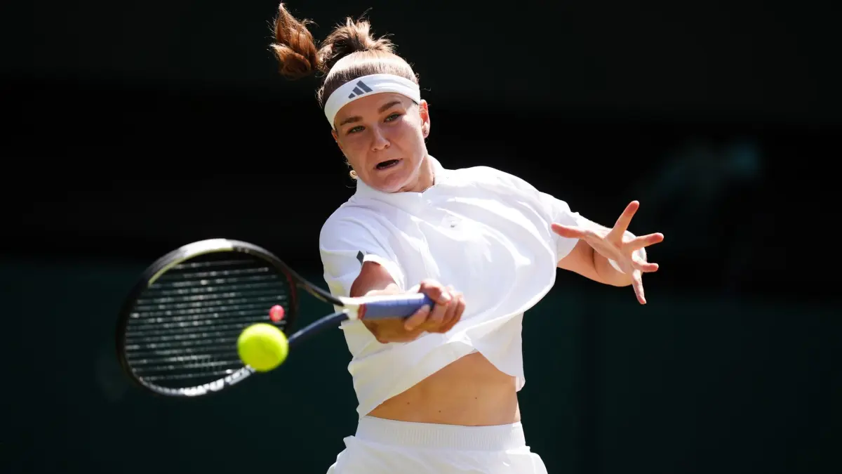 Wimbledon: 09.07.2026, Großbritannien, London: Tennis: Grand Slam/WTA-Tour/ATP-Tour - Wimbledon, Einzel, Frauen, Halbfinale, Muchova (Tschechien) - Gauff (USA)), Karolina Muchova in Aktion. Foto: Mike Egerton/PA Wire/dpa - ACHTUNG: Nur zur redaktionellen Verwendung und nur mit vollständiger Nennung des vorstehenden Credits +++ dpa-Bildfunk +++
