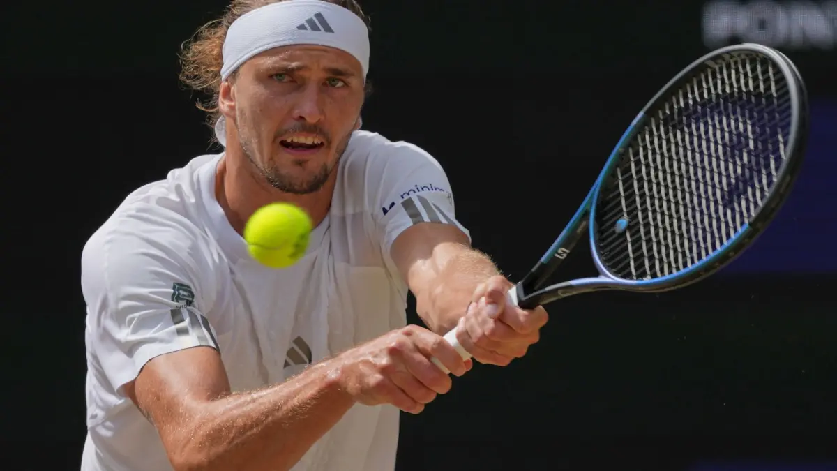 Wimbledon 2026: 10.07.2026, Großbritannien, London: Tennis: Grand Slam/ATP-Tour - Wimbledon, Einzel, Männer, Halbfinale, Fery (Großbritannien) - Zverev (Deutschland): Alexander Zverev in Aktion. Foto: Kirsty Wigglesworth/AP/dpa +++ dpa-Bildfunk +++