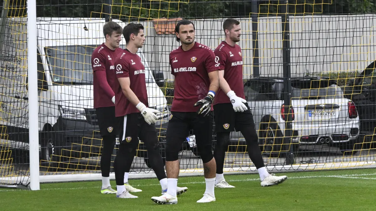 Foto zeigt: Elias Bethke (Torwat Dynamo) Daniel Mesenhöler (Dynamo Torwart) Mesenhoehler Tim Schreiber (Torwart Dynamo) Lennart Grill (Torwart Dynamo)
Datum: 070726
Dynamo Dresden Training im Trainingszentrum TZ AOK plus Walter-Fritzsch-Akademie 2. Liga