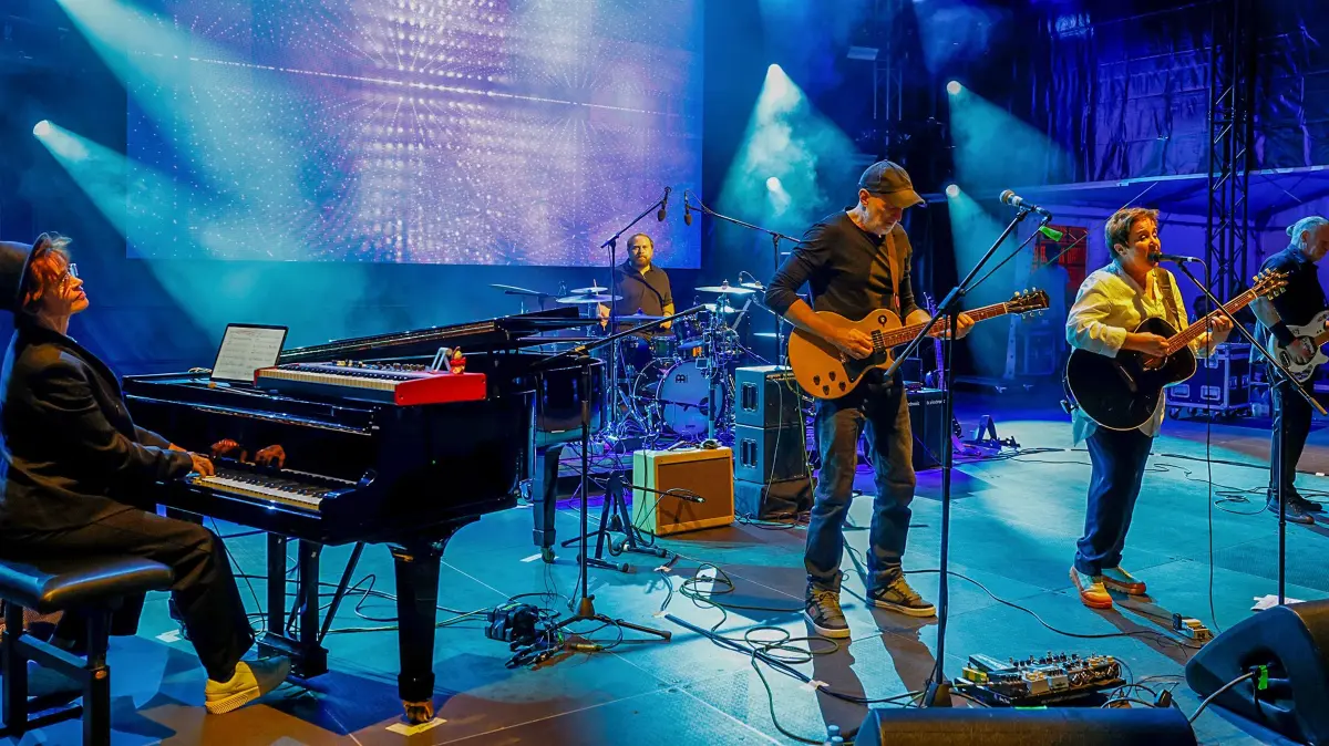 Die Rainbirds lieferten beim Stadtfest Bunter Hering am Sonnabend, 11. Juli 2026, einen tollen Auftritt auf der Hauptbühne ab.