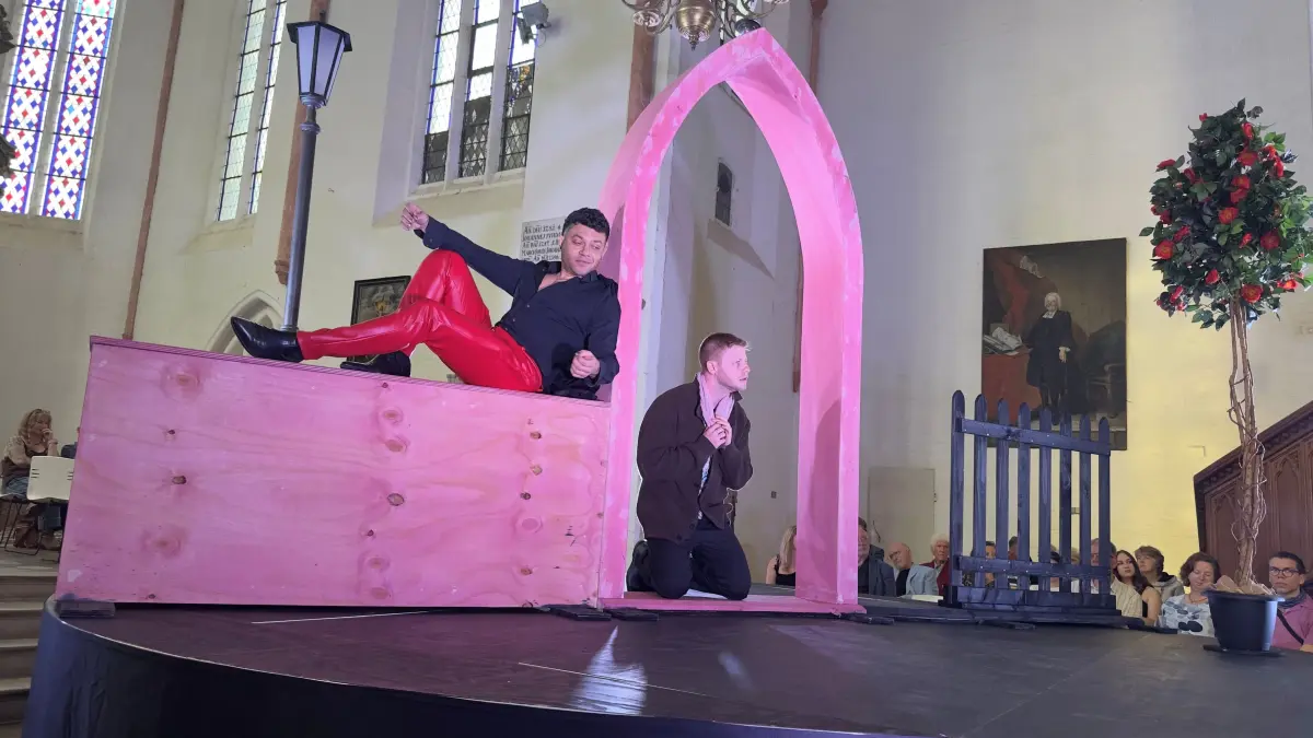 Minimalistisches Bühnenbild, maximale Wirkung: "Faust" von Charles Gounod bei der Premiere im Dominikanerkloster in Prenzlau