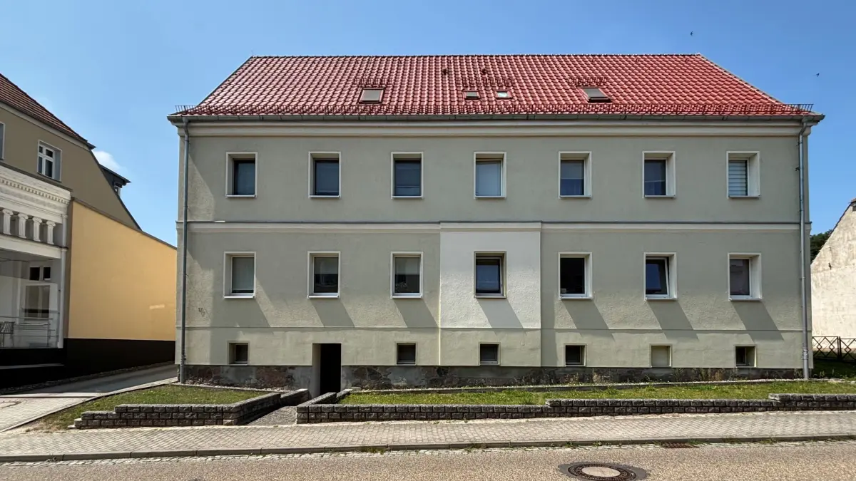 Wohnhaus mit kommunalen Wohnungen in Neuzelle in der Bahnhofstraße
