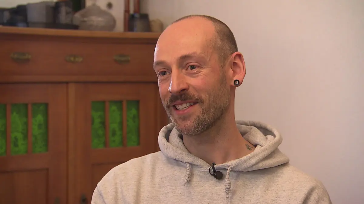 Nick stellt sich am zweiten Abend an den Herd.