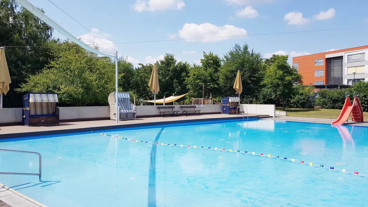 Die Plansche in Bernau öffnet nach wochenlanger Verzögerung wieder. Kinder können dort dienstags bis sonntags von 11 bis 18 Uhr baden und spielen.