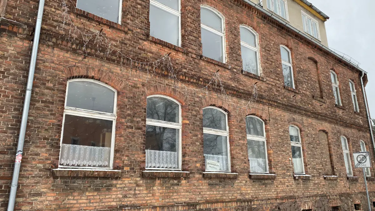 Steht im Blickpunkt der Gemeinde Groß Lindow: das ehemalige Schul- und Küsterhaus im Ortszentrum Oberlindow