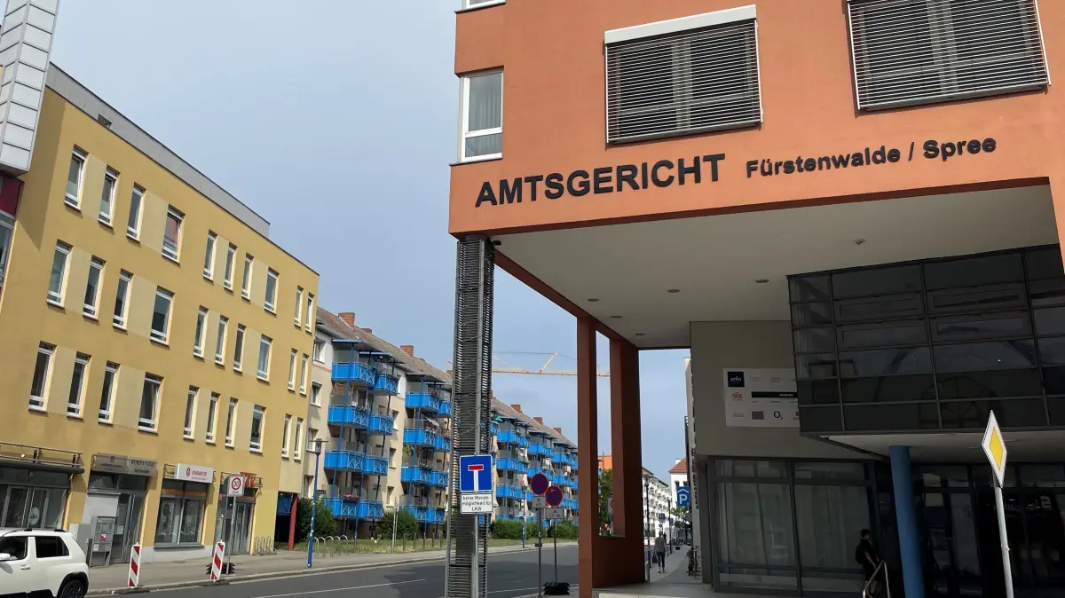 Ein 68-jähriger Mann musste sich vor dem Amtsgericht Fürstenwalde verantworten, weil er seine Enkeltochter sexuell missbraucht haben soll.