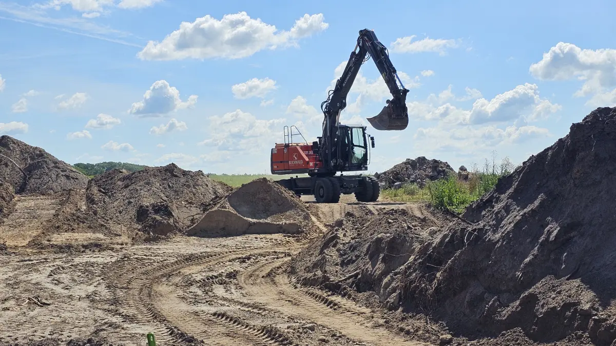 Die größte Baustelle im Dorf: Von der Teichstraße aus wird das geplante Wohngebiet "Am Wiesengrund" erschlossen.