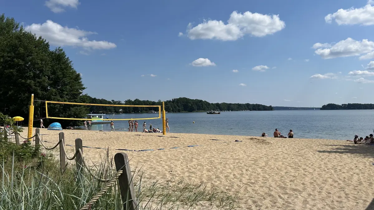 Das Strandbad Bad Saarow liegt unweit der Bad Saarow Therme direkt am Wasser. Was den Gästen besonders gut gefällt, und wo sich mehr Einsatz gewünscht wird.