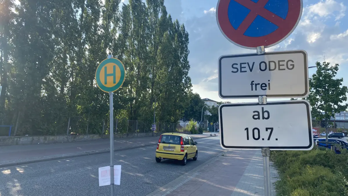 Neue Haltestelle für den Schienenersatzverkehr in Fürstenwalde: Ein- und Aussteigen in der Trebuser Straße statt vor dem Bahnhofsgebäude ist angesagt.
