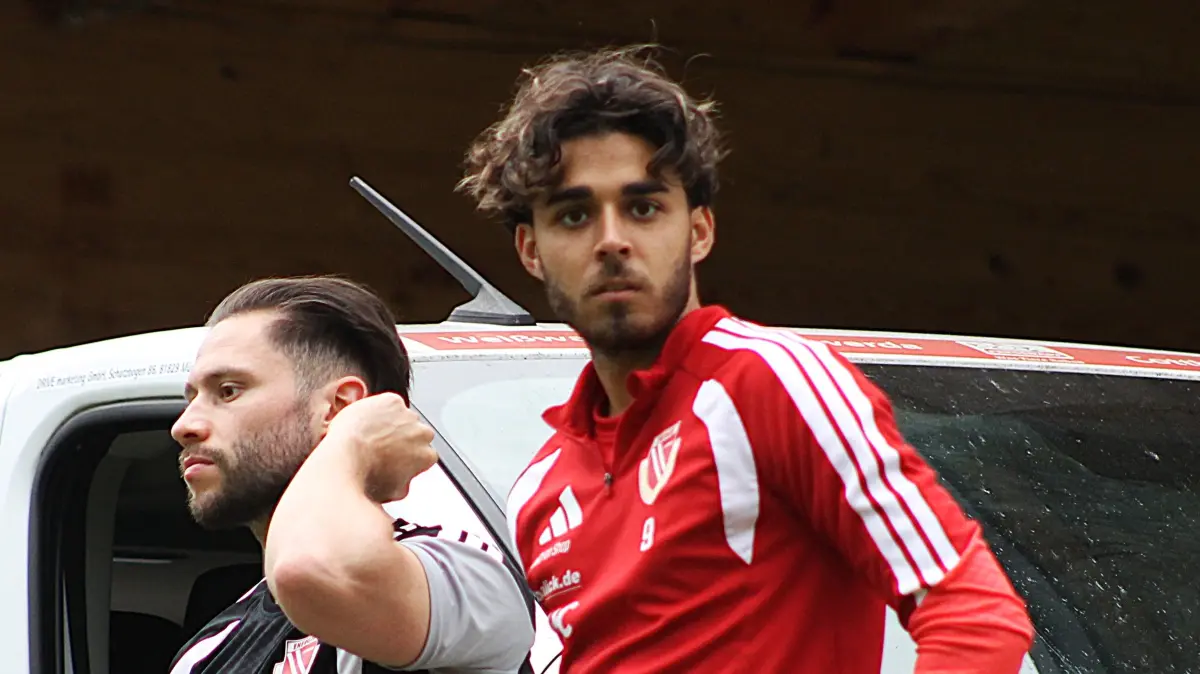 Lucas Copado konnte am Dienstag das Training von Energie Cottbus in Oberndorf in Tirol nur vom Rand aus beobachten.