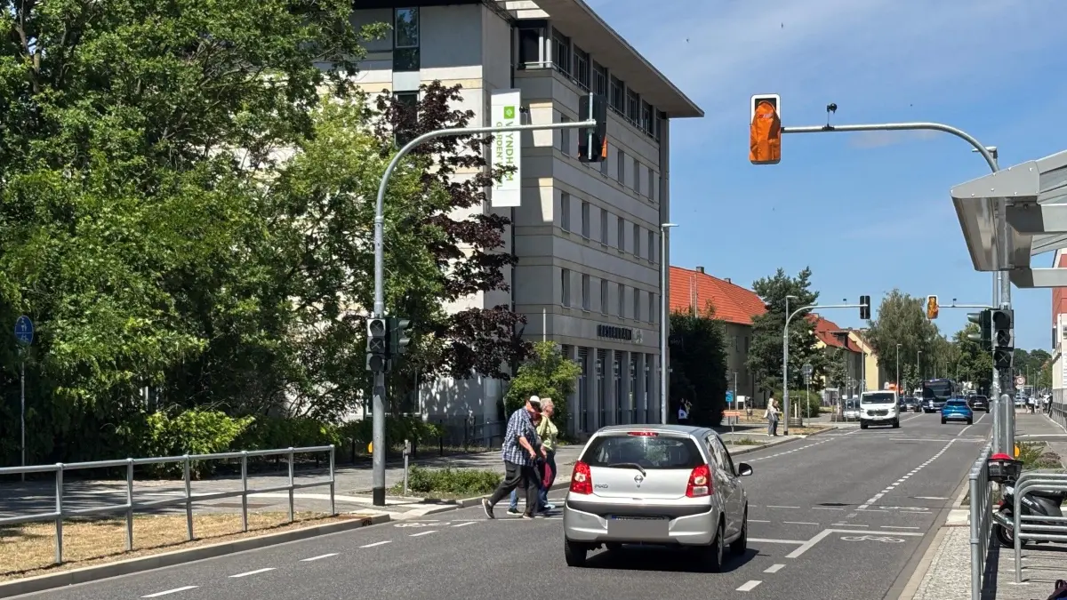 Havelplatz Hennigsdorf Ampel Fußgänger Juli 2026