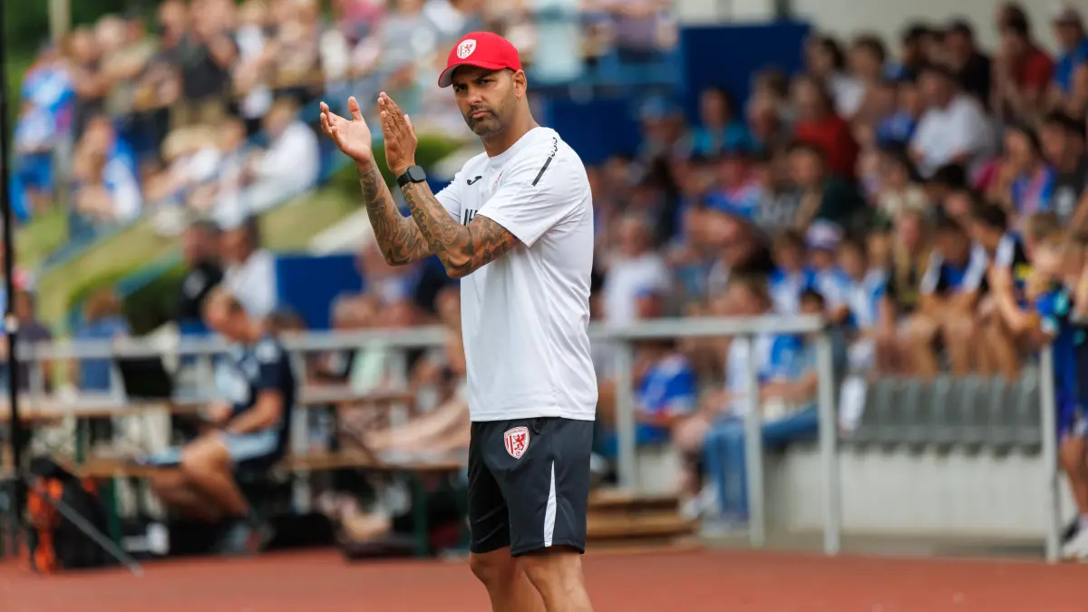 Trainer Alain Karim; GER, FC Hansa Rostock vs. Greifswalder FC, Fußball, Männer, 3. Liga, Testspiel, Spielzeit 2026/2027: Trainer Alain Karim GER, FC Hansa Rostock vs. Greifswalder FC, Fußball, Männer, 3. Liga, Testspiel, Spielzeit 2026/2027, 15.07.2026 Neuruppin Volksparkstadion Brandenburg Deutschland *** Coach Alain Karim GER, FC Hansa Rostock vs. Greifswalder FC, Soccer, Men s, 3rd Division, Friendly Match, 20262027 Season, July 15, 2026, Neuruppin Volksparkstadion, Brandenburg, Germany