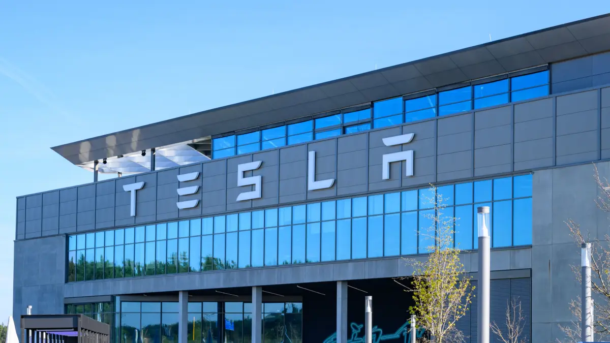 Die Tesla Gigafactory Grünheide liegt teils im Wasserschutzgebiet, dennoch meldet ein neuer Bericht keine Grundwasserbelastung.