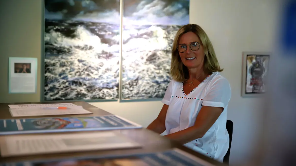 Isabella Schachler ist Vorsitzende des Fördervereins Kultur am See Bad Saarow. In der Galerie am Kurpark werden bis zu sechs Ausstellungen im Jahr gezeigt.