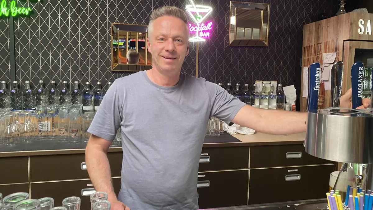 René Kater, der Betreiber des Bowling-Centers in Fürstenwalde, gehört auch zu den Teilnehmern des Weltrekordversuchs.