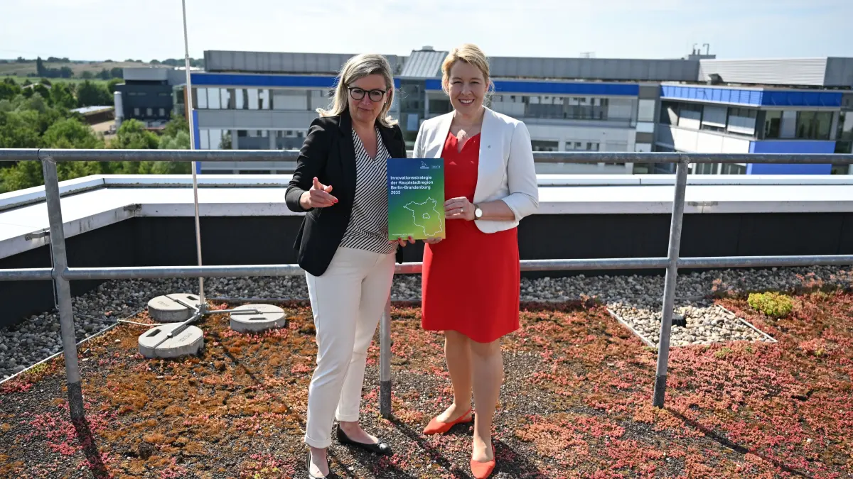 Die Innovationsstrategie welche durch Brandenburgs Wirtschaftsministerin Martina Klement (links) und Berlins Wirtschaftssenatorin Franziska Giffey vorgestellt wurde, soll Geld in die Region bringen.