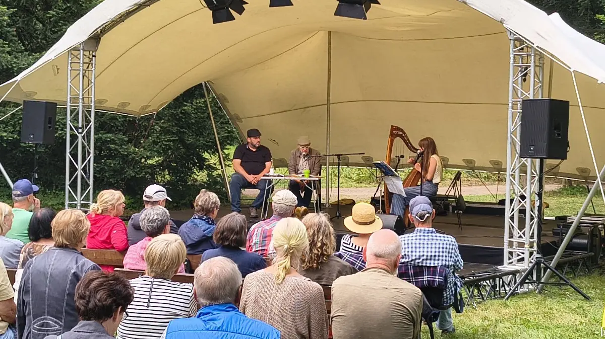 Purpur im Grünen: Das letzte Purpur-Festival in Eberswalde ist gestartet. Der Forstbotanische Garten wird wieder zur Spielwiese für Musik und Filme. Für viele Jahre war das Festival fester Bestandteil im Kulturleben des Barnims.