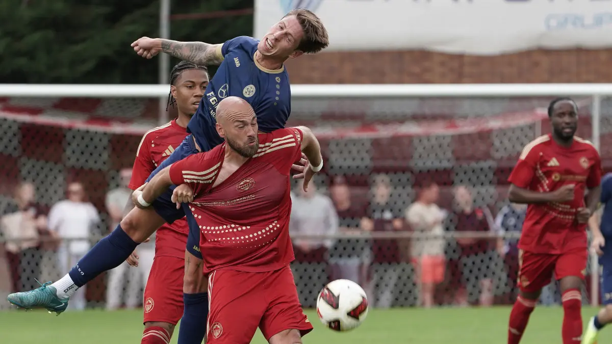 Fussball : Klosterfelde, Fussball Freundschaftsspiele Deutschland / Regional, Union Klosterfelde : Delay Sports Berlin, Torschütze und Neuzugang Hannes Graf hinter Marco Rademacher weiter Sidney Friede l.h.
FOTO BENK 18.07.2026