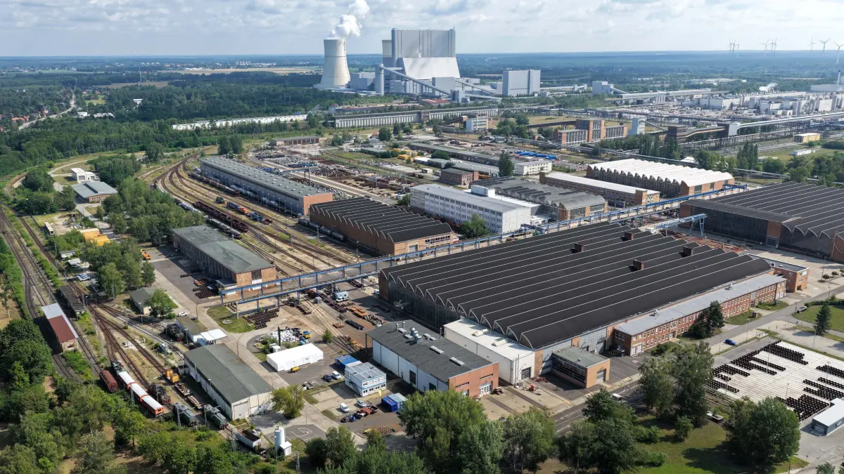 Luft Industriepark Schwarze Pumpe: Luftaufnahme vom 18. Juli 2026
Blick auf den Industriepark Schwarze Pumpe