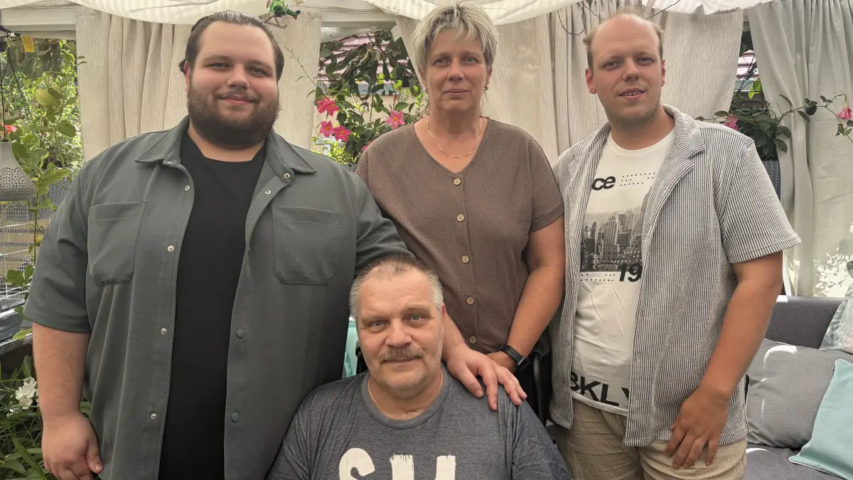 Familie Petzold aus Schwanebeck: Anton Petzold (20), Anja Petzold (52), Adrian Petzold (25), Alexander Petzold (55, sitzend)