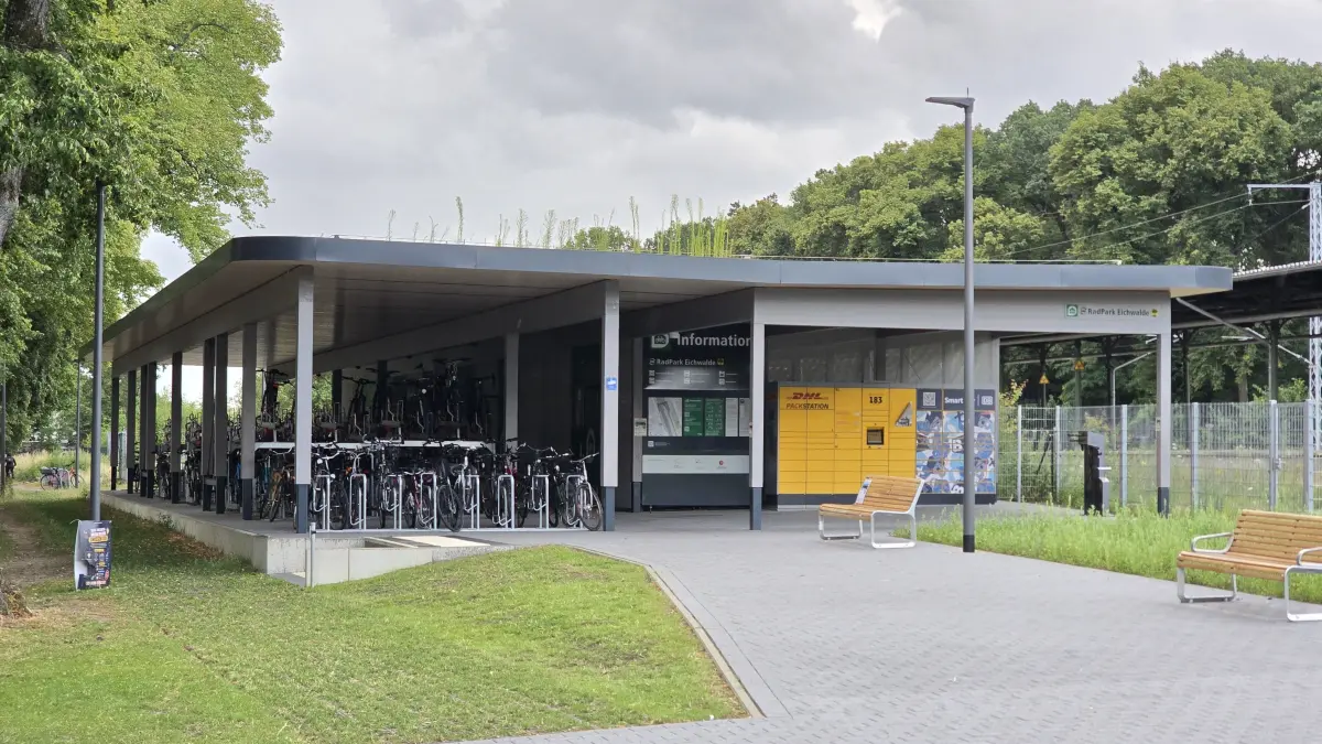 Das Fahrradparkhaus von Eichwalde
