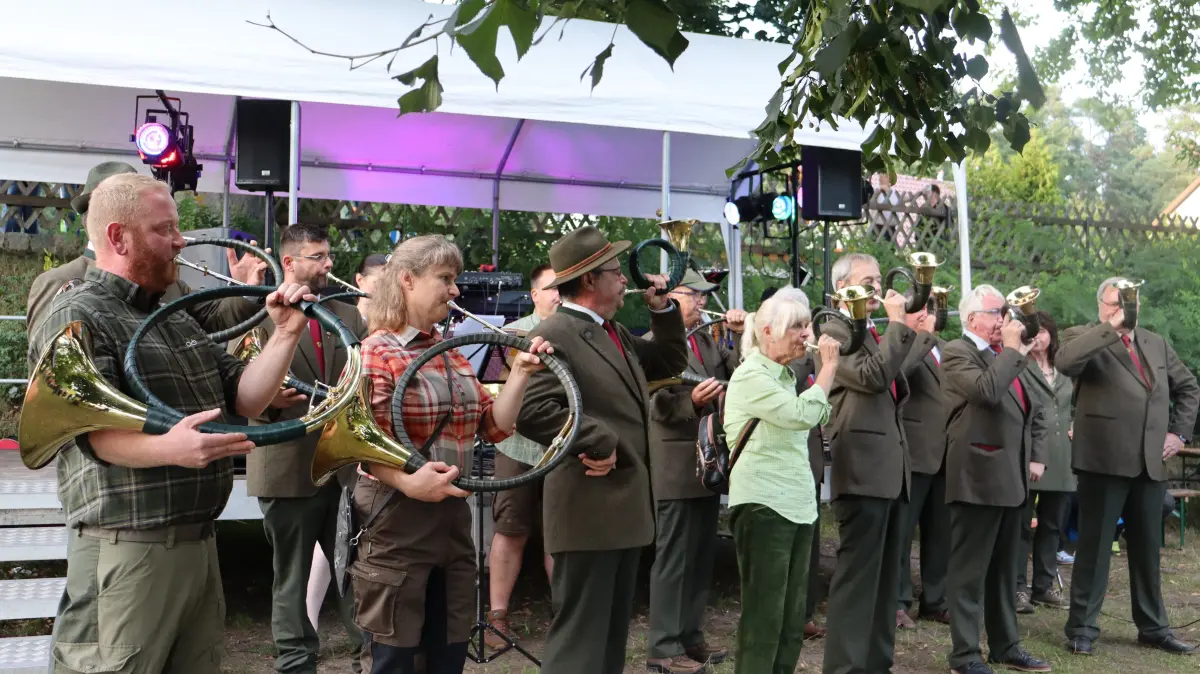 In Waldsieversdorf wird das ganze Wochenende wieder zum traditionsreichen Jägerfest geladen. Rund um Festwiese und Volksbad wird viel Programm geboten.