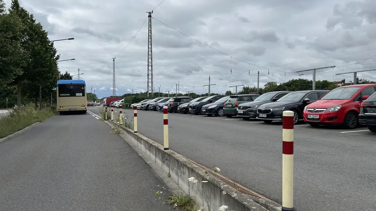 Eine einzelne Maßnahme kann das Parkplatzproblem in der KWer Innenstadt alleine nicht lösen. Darin sind sich die Fraktionen der Stadtverordnetenversammlung einig.