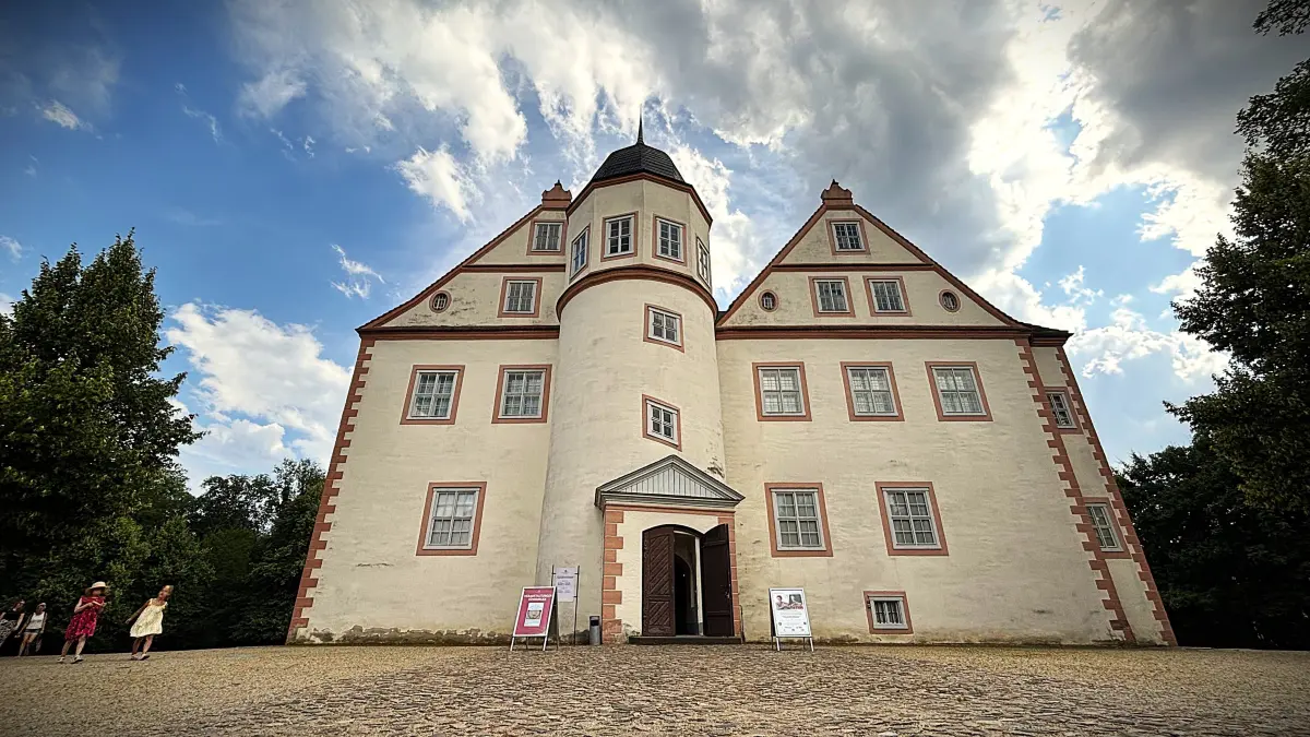 Das Schloss in Königs Wusterhausen. Bei den Ferienworkshops der Stiftung Preußische Schlösser und Gärten können Kinder auch an diesem Wochenende wieder was erleben.