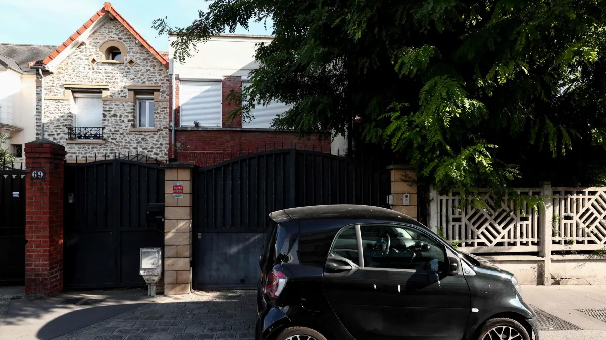 FRANCE-US-JUSTICE-CRIME-INVESTIGATION-EPSTEIN: This photograph taken on July 22, 2026, shows the residence (R) of model agent Daniel Siad in Colombes, north-western suburb of Paris, where he was found dead on July 20. Siad, accused of recruiting women for Jeffrey Epstein and facing multiple complaints, including rape allegations, was found dead on July 20, 2026, at his home in Colombes, north-western suburb of Paris. Authorities have opened an investigation into the cause of death and ordered a post-mortem examination. He was also under investigation in Paris by a unit specializing in human trafficking cases. (Photo by Xavier GALIANA / AFP)