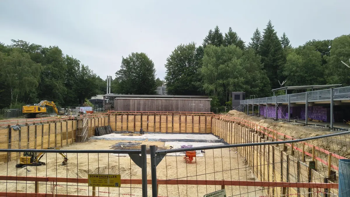 Ein Blick in die Baugrube am Waldcampus in Eberswalde. Hier entsteht ein neues Haus für die Hochschule für nachhaltige Entwicklung. Das vorhandene Parkhaus wird verkleinert.