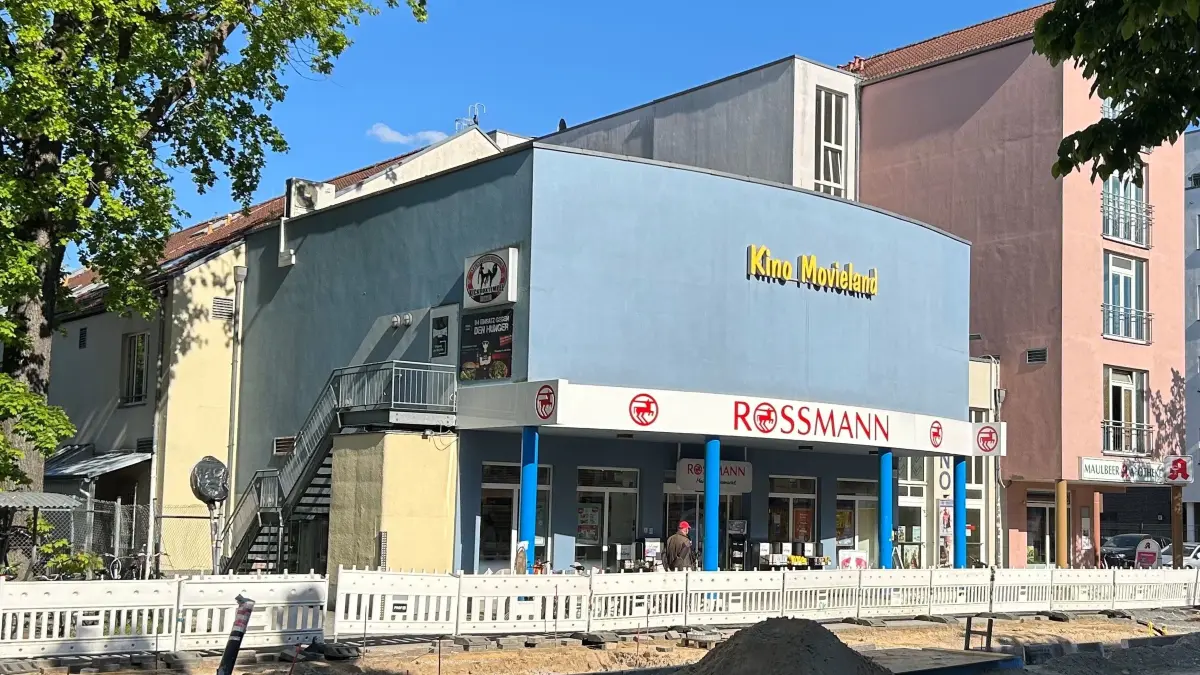 Trotz Baustelle an der Friedrichstraße erreichbar: Das Kino Movieland in Erkner