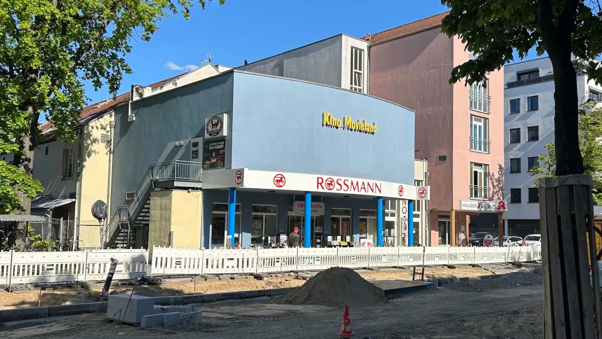 Trotz Baustelle an der Friedrichstraße erreichbar: Das Kino Movieland in Erkner