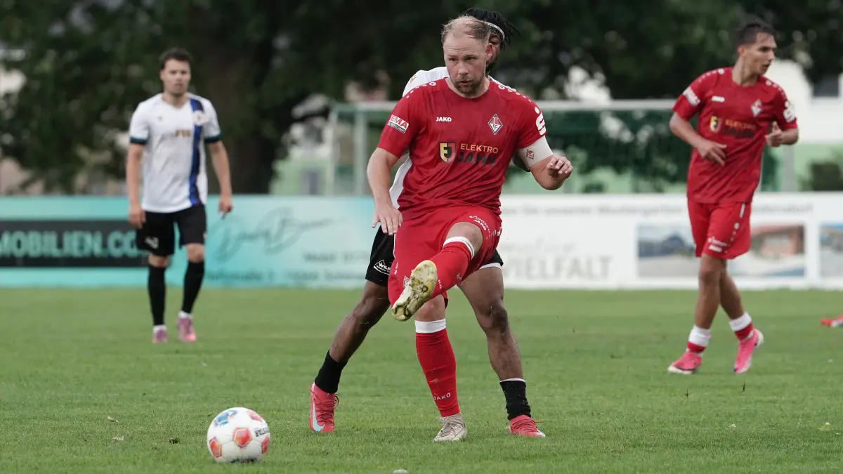 Fussball : Schöneiche, Fussball Freundschaftsspiele / Landesfreundschaftsspiel, Germania Schöneiche : 1. FC Frankfurt (U 23 ?), Sebastian Lawrenz
FOTO BENK 22.07.2026