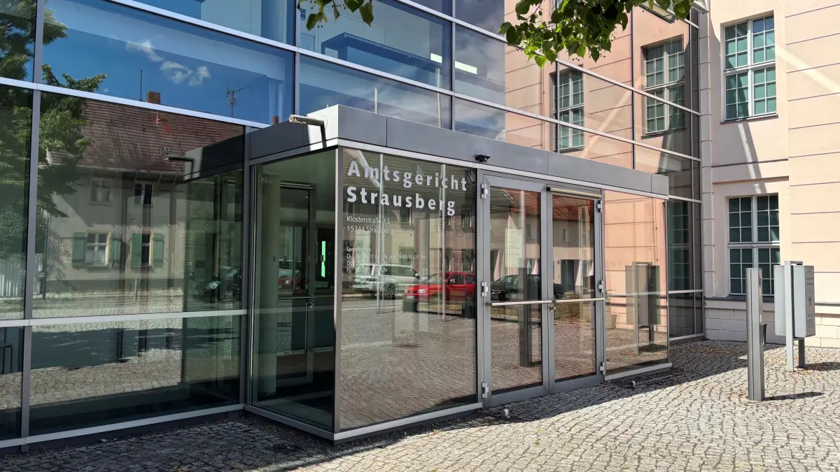 Vor dem Amtsgericht in Strausberg musste sich ein Rentner verantworten, der Mitarbeiter des Wirtschaftshofs Müncheberg online verspottet hatte. Wurde damizt seine Meinungsfreiheit ausgehebelt, wie er behauptete?
